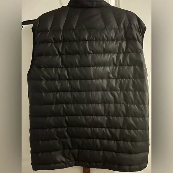 Patagonia Men's Black Insulated Down Puffer Vest - Picture 2 of 3